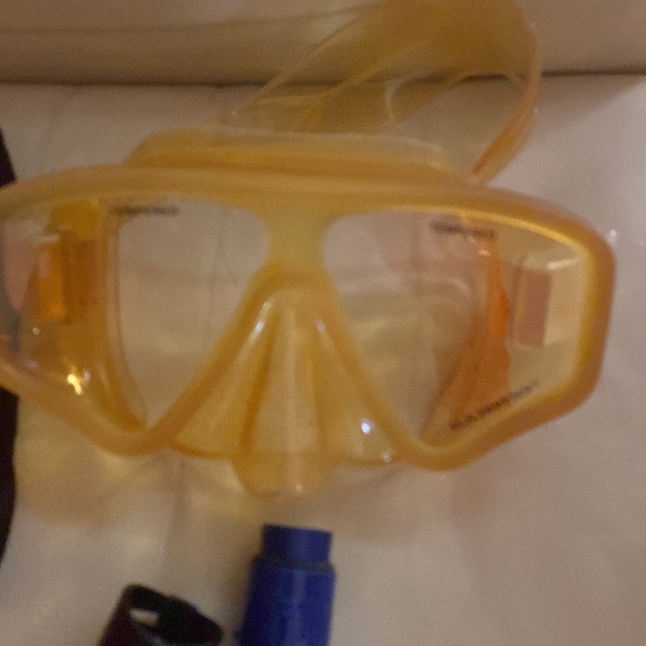 U.S Divers Snorkel Set - Picture 2 of 11